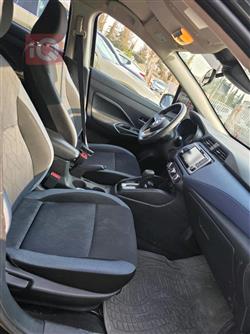 نيسان فيرسا